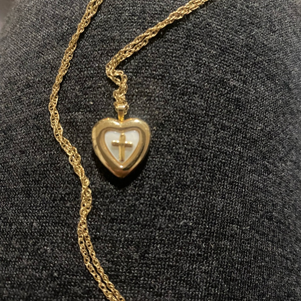 Gold Heart 14 kt gold Locket Necklace with Pearl Center - Picture 1 of 2